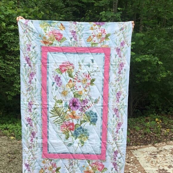 NWT Handcrafted Pastels Floral Quilt - Picture 3 of 16